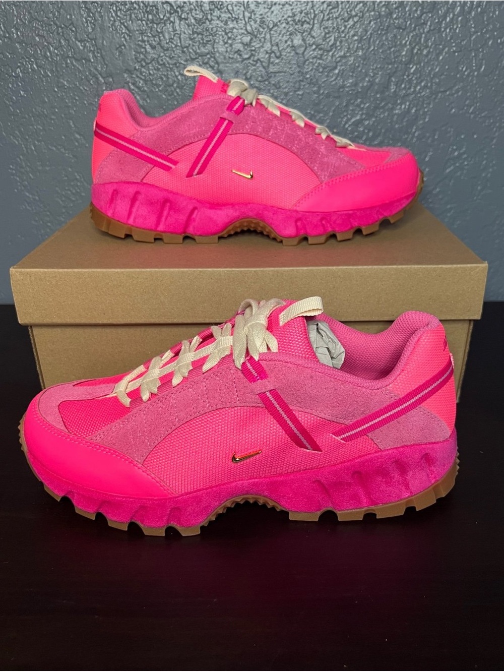 Nike Women's NIKE AIR HUMARA LX Hot Pink Sneakers